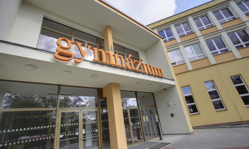První české gymnásium v Karlových Varech